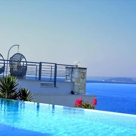 Дом отдыха Toroneos View With Private Pool *